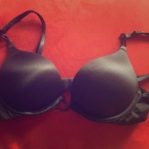 32AA Victoria’s Secret bombshell plunge